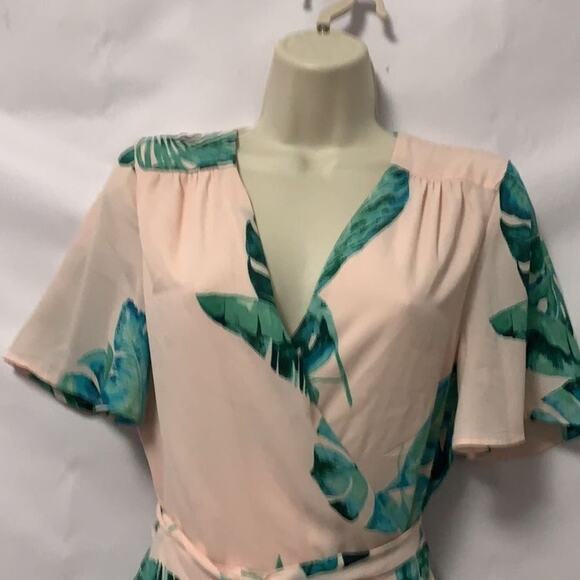 LULU ‘S VILLA MARIA PINK LEAF WRAP DRESS 4‎ - Picture 5 of 7
